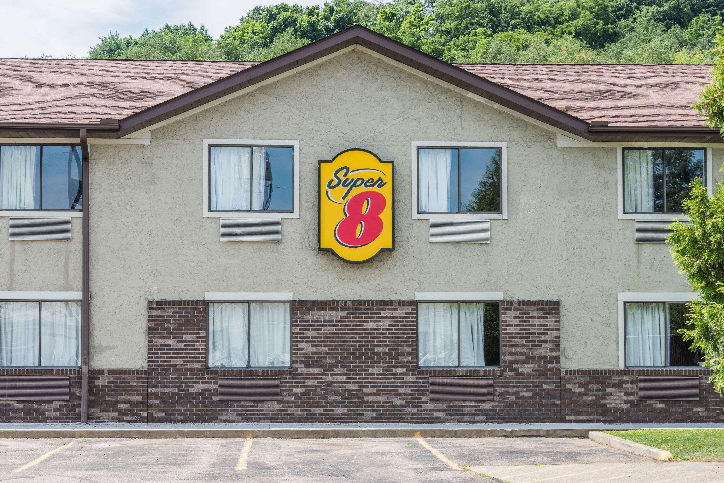 Super 8 By Wyndham Delmont Hotel Exterior foto