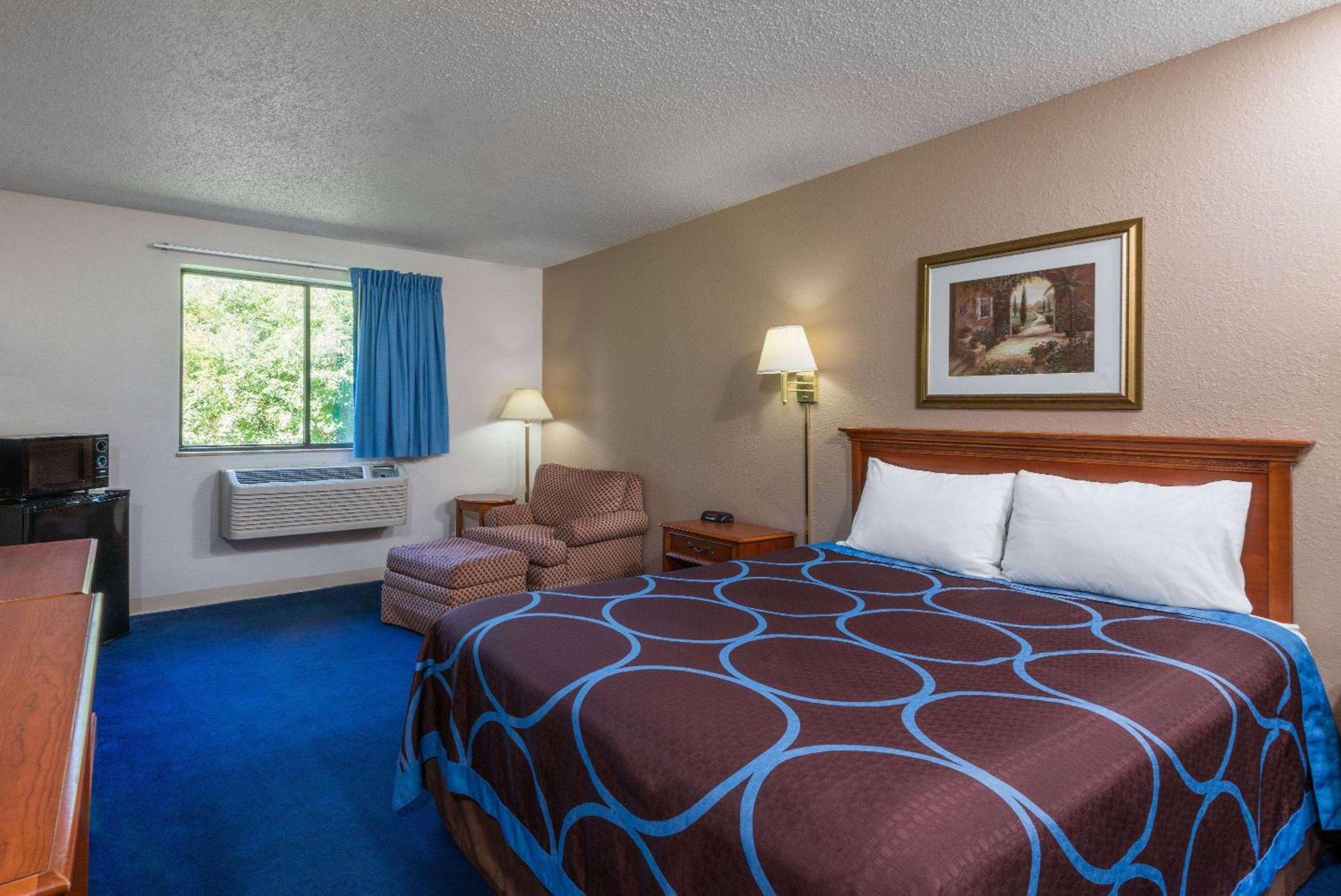 Super 8 By Wyndham Delmont Hotel Exterior foto