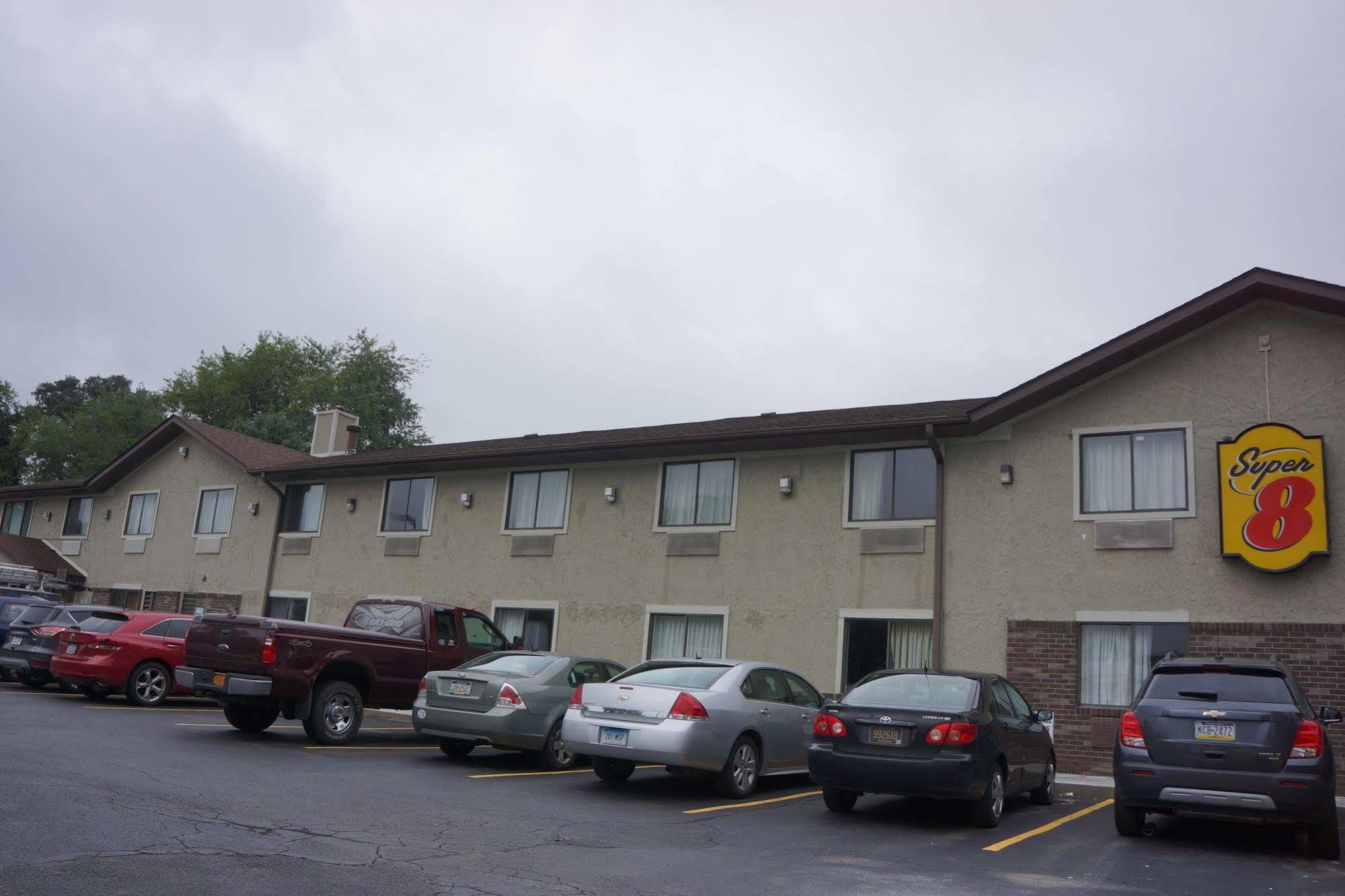 Super 8 By Wyndham Delmont Hotel Exterior foto
